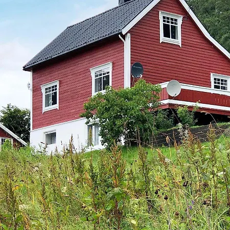 Three-bedroom Holiday In 3